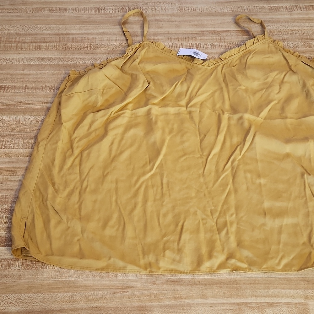 (3) Bundle 2 Tops XXL and 1 High Rise Short XL, - Picture 3 of 16